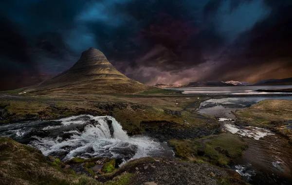 Гора Кіркуфелл Півострові Снайфельсс Західній Ісландії — стокове фото