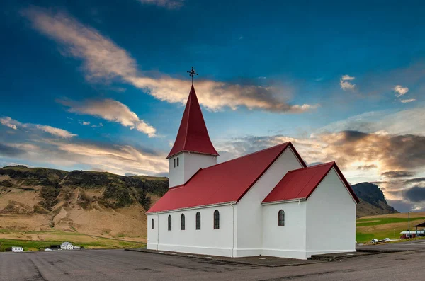 冰岛南部小城维克教堂 — 图库照片