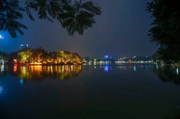 Lago Hoan Kiem Puente Cau Yhe Huc Hani Vietnam — Stok fotoğraf