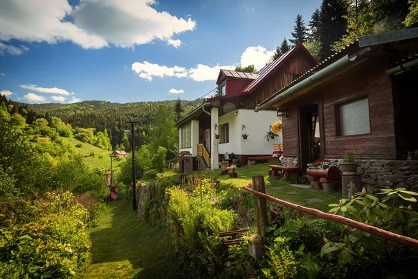 Landhaus auf altem Bergmannsdorf in Mitteleuropa — Stockfoto