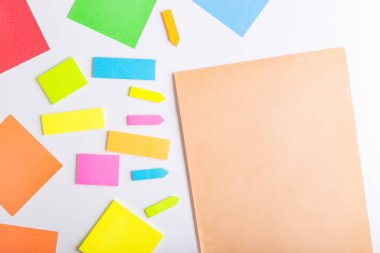 Yapışkan notlar.