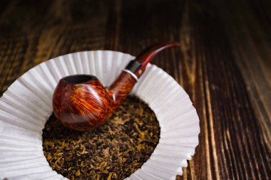 Tütün yapraklı sigara piposu