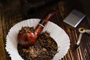 Tütün yapraklı sigara piposu