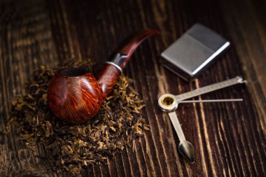 Tütün yapraklı sigara piposu