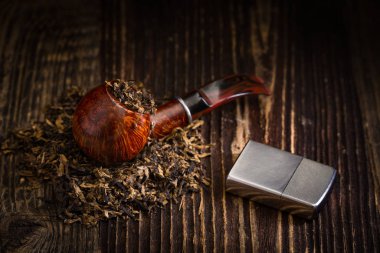 Tütün yapraklı sigara piposu