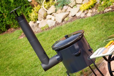 Bacalı gulaş pişirmek için çaydanlık.