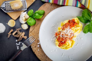 Fresh pasta with tomato sauce.