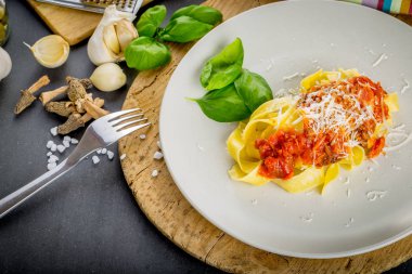 Fresh pasta with tomato sauce.