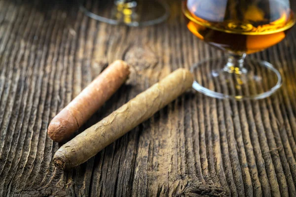 Qualitätszigarren und Cognac — Stockfoto