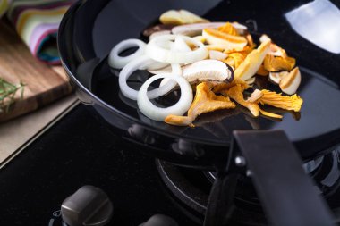 Frying pan with boletus, chanterelle and onion