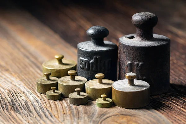 Eski kırsal metal ağırlıklar