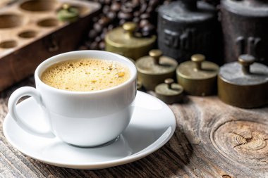 kahve fincanı köpük ile