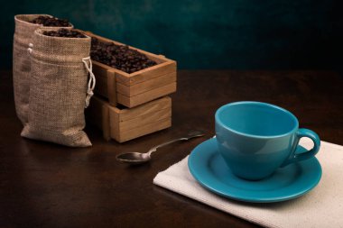 Boş kahve ve jüt torbaları.