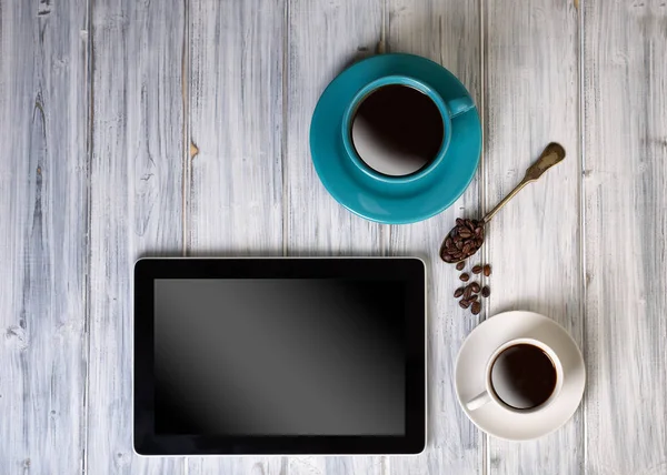 Coffee and tablet on the table — Stock Photo, Image