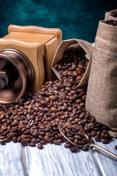 Jute bags with coffee beans and grinder — Stock Photo, Image