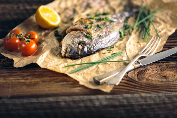 Gilthead seabream (Sparus aurata) baked in the oven. — Stock Photo, Image