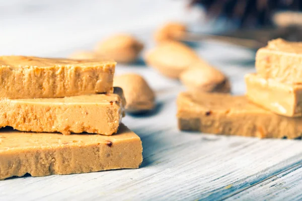 Pastel de turrón y turrón —  Fotos de Stock