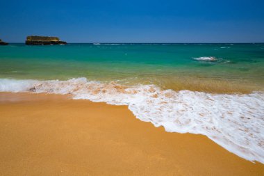 Güzel açık deniz kıyısı.