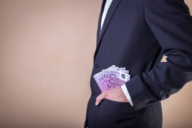 Avro banknotlarıyla rüşvet ve yolsuzluk.