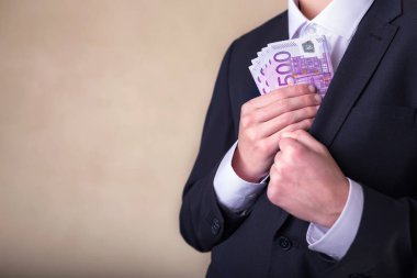 Avro banknotlarıyla rüşvet ve yolsuzluk.