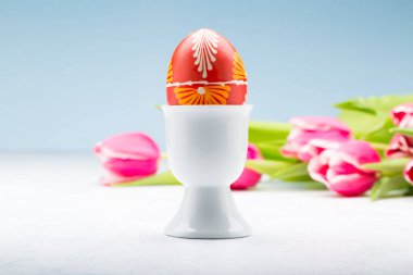 Kürsüde Paskalya yumurtası