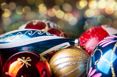 Kapalı eski yılbaşı balosu çeşitli dekorasyonlarla