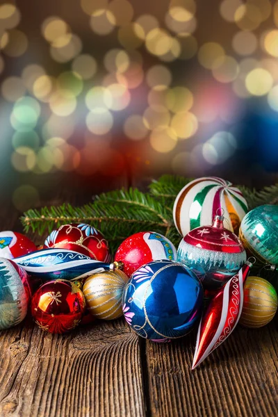 Zbliżenie stare kulki Boże Narodzenie vintage z różnych dekoracji — Zdjęcie stockowe