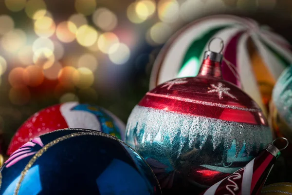 Zbliżenie stary vintage Boże Narodzenie piłka z różnych dekoracji — Zdjęcie stockowe