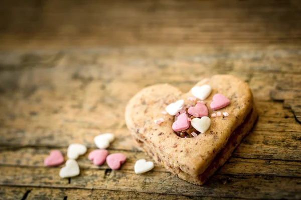 Cake in the shape of a heart with decoration — Stock Photo, Image