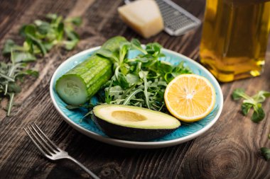 Ingredients for the preparation of lettuce