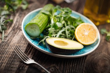 Ingredients for the preparation of lettuce