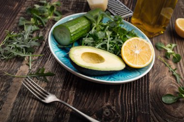 Ingredients for the preparation of lettuce