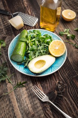 Ingredients for the preparation of lettuce