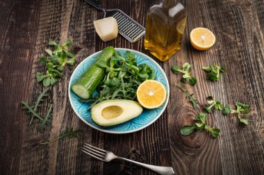 Ingredients for the preparation of lettuce