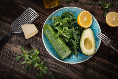 Ingredients for the preparation of lettuce