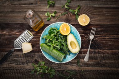 Ingredients for the preparation of lettuce