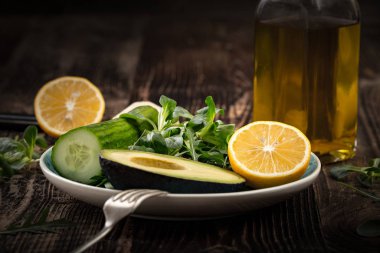 Ingredients for the preparation of lettuce