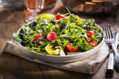 Green salad served on the plate.