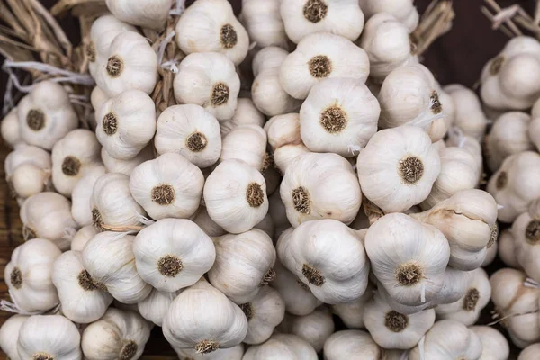 Ev yapımı organik sarımsak.