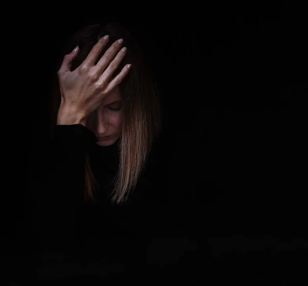 Mujer Caucásica Joven Sintiéndose Triste Deprimida Auto Aislamiento Sufriendo Salud — Foto de Stock