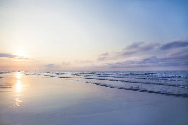 Vista dell'alba sulla spiaggia — Foto Stock