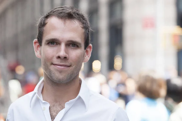 Portret van man in de stad Rechtenvrije Stockafbeeldingen