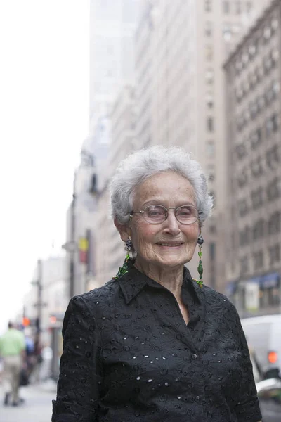 Portrait of old woman — Stock Photo, Image