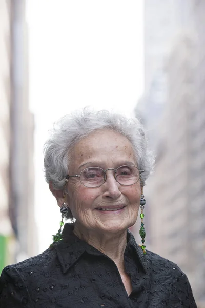 Retrato de mulher velha — Fotografia de Stock