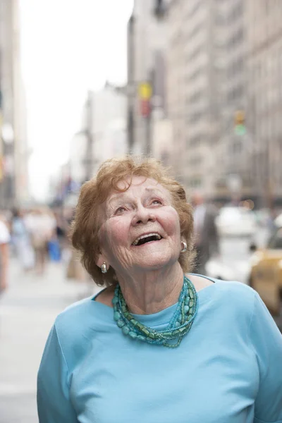 Retrato de anciana — Foto de Stock