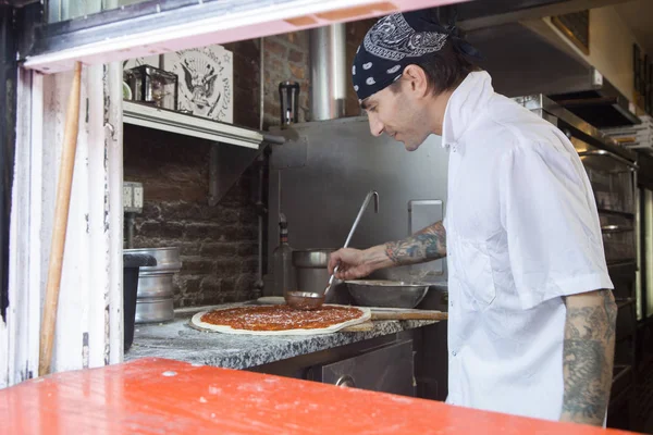 Pizzeria-Betreiber — Stockfoto