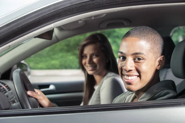 Happy teenagers driving car — Stock Photo, Image