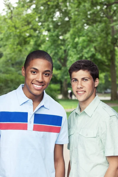 Teenage friends spending time together — Stock Photo, Image