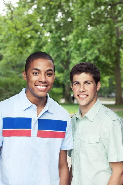 Teenager-Freunde verbringen Zeit miteinander — Stockfoto