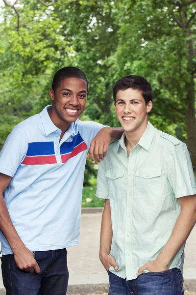 Teenage friends spending time together — Stock Photo, Image